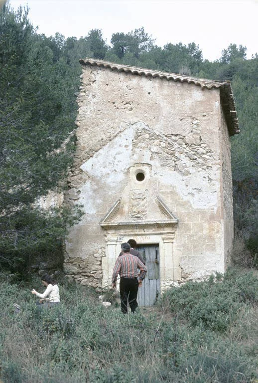 Excursionistes davant de l’ermita