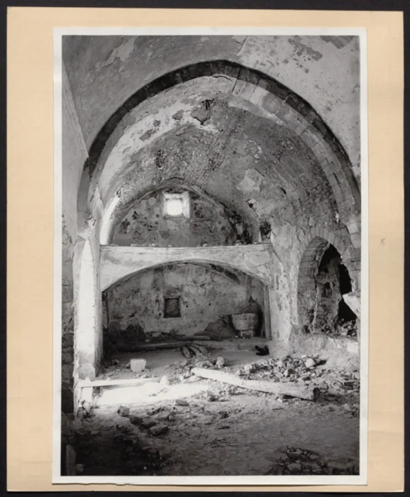 El arco del coro derribado
